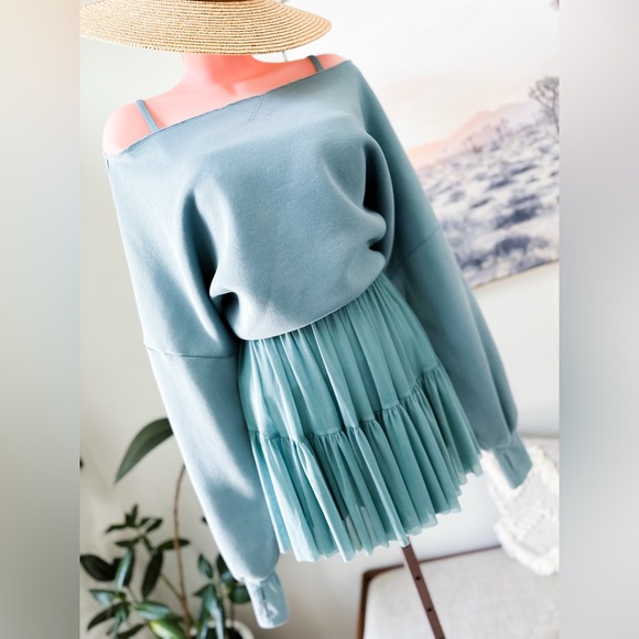 Blogilates Balletcore Mornings & Slow Dreaming Light Off Shoulder Sweatshirt - Picture 5 of 6